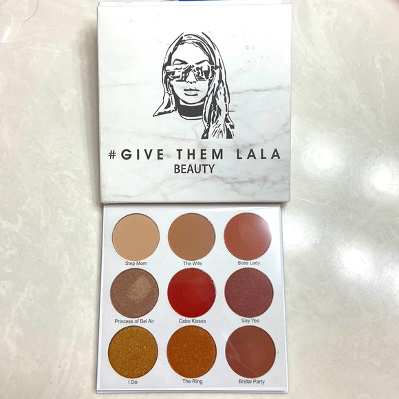 🆕 LALA BEAUTY Grown Woman Eyeshadow Palette - Picture 1 of 2